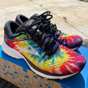 Rock ‘n Roll Brooks Launch 5